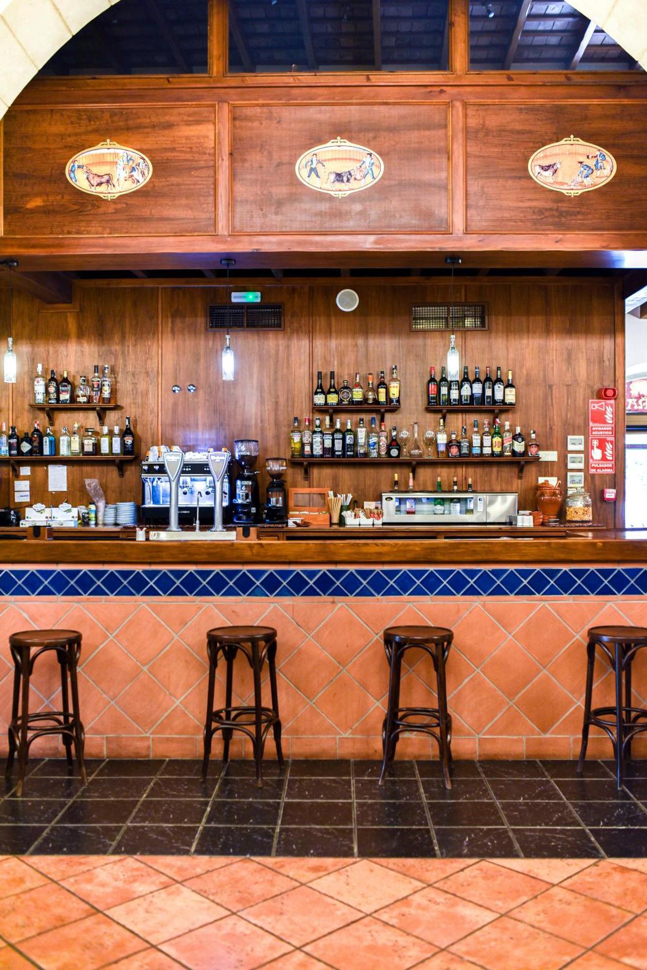 Отель Alegria Bodega Real Эль-Пуэрто-де-Санта-Мария Экстерьер фото